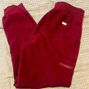 Women’s fig bottoms like new in burgundy jogger style